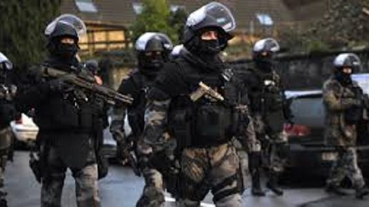 பிரான்ஸ் நாட்டில் பழிக்குப்பழி தீர்ப்பதற்காக சுற்றித்திரியும் குழுவினர்… நகரமொன்றில் களமிறக்கப்பட்டது இராணுவம்!