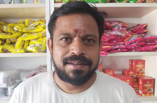 கொரோனாவால் சினிமாவை விட்டு மளிகை கடை திறந்த முக்கிய இயக்குனர்!