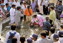 மாட்டிறைச்சியை சமைக்கச் சொல்லி வற்புறுத்திய பாதிரியார்!!!