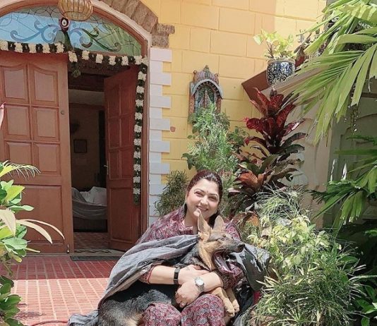 பிரமாண்டமாய் இருக்கும் நடிகை குஷ்பு வீடு..! இவ்வளவு ஆடம்பரமா?