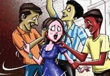 ஹோட்டலில் பயங்கரம்…16 வயது சிறுமி சீரழித்த 30 பேர் கொண்ட கும்பல்! நாட்டையே உலுக்கி வரும் சம்பவம்!!