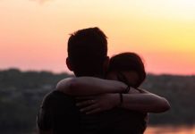 பெண்கள் ஆண்களை கட்டியணைக்க இவ்வளவு காரணம் இருக்கா?.. கொஞ்சம் உஷாரா இருங்க பாஸ்!