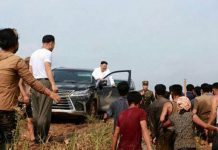 வடகொரியாவில் வெள்ளத்தால் பேரழிவிற்குள்ளான கிராமத்திற்கு கிம் எப்படி போயிருக்கார் பாருங்க! கமெராவில் சிக்கிய புகைப்படம்!!