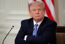 அமெரிக்காவில் இந்திய பெண்ணுக்கு குடியுரிமை வழங்கிய டிரம்ப்! வெள்ளை மாளிகை வரலாற்றில் நடந்த நிகழ்வு..!