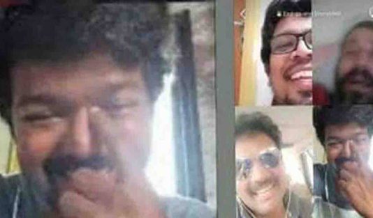 தனது கல்லூரி நண்பர்களுடன் வீடியோ Call பேசிய விஜய்…! வைரலாகும் புகைப்படம்…!