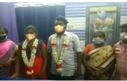 8 வருட ஆருயிர் காதல்.. உயிருக்கு போராடி கரம்பிடித்த பெண்மணி.. ஆசீர்வாதம் செய்து அனுப்பி வைத்த காவல்துறை.!!