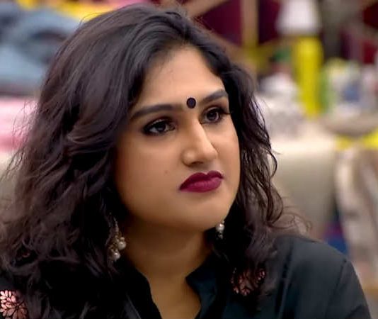 சர்ச்சைக்குரிய வனிதாவுக்கு டொனால்டு டிரம்ப் அனுப்பிய பரிசு? விளாசி தள்ளும் நெட்டிசன்கள்! தீயாய் பரவும் சர்ச்சைக்குரிய புகைப்படம்..!