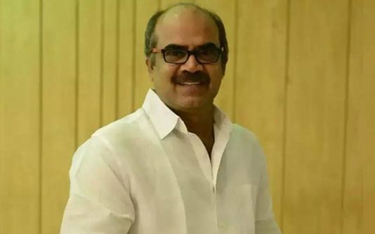 விமான நிலையத்தில் யாரும் வரவேற்கவில்லை! கொரோனா பீதிக்கு இடையே லண்டன் சென்ற நடிகர் தலைவாசல் விஜய்யின் அனுபவம்!!