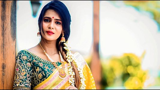 காருக்குள் கன்னம் ரெண்டு ஒட்டிப்போகும் அளவுக்கு பு கை பி டிக்கும் மீரா மிதுன் – வெளியிட்ட ஷாலு ஷம்மு !