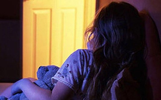 குடும்பத்தையும் இழந்து விட்டேன்: வெளிநாட்டில் இளம் பெண்ணிடம் அத்துமீறிய இந்தியருக்கு ஏற்பட்ட கதி!!