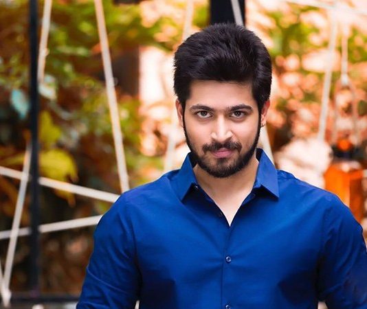சாக்லெட் பாய் ஹரிஷ் கல்யாணா இது?- வேற லுக்கில் நடிகரின் போட்டோ ஷுட்..!