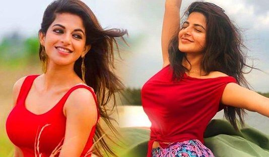இளைஞர்களை கலங்கடிக்கும் நடிகை ஐஷ்வர்யா மேனனின் Latest Glamour Clicks !