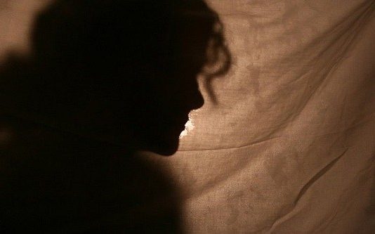 மருத்துவமனை வளாகத்தில் பெண் கூட்டு பாலியல் பலாத்காரம்..! பாதுகாப்புக் காவலர்கள் வெறிச்செயல்..!