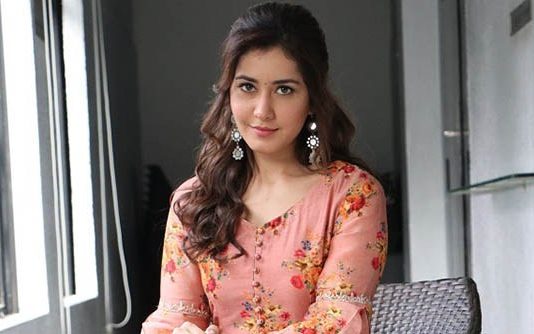 “Gym டிரஸ்ல, எப்படி இருக்காங்க” ராஷி கண்ணாவின் செம்ம Glamour Clicks !