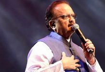 கண் இழந்த ரசிகனுக்காக எஸ்.பி.பி செய்த செயல்..கண்டிப்பாக இந்த வீடியோ பார்த்தால் அழுதுவிடுவீர்கள் – கண்களை கலங்க வைக்கும் எஸ்.பி.பியின் வீடியோ..!