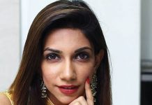 தனது அழகை காட்டிய பாவனா..! Curves-இல் சிக்கி தவிக்கும் ரசிகர்கள் !