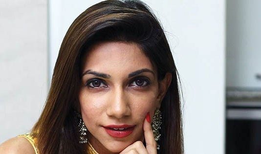 தனது அழகை காட்டிய பாவனா..! Curves-இல் சிக்கி தவிக்கும் ரசிகர்கள் !