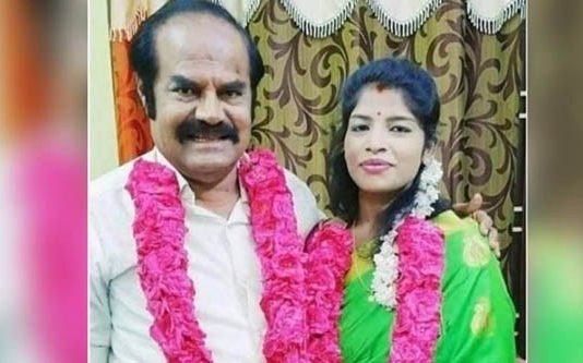 40 வயது குறைந்த பெண்ணை காதலித்து திருமணம் செய்த 68 வயது திமுக நிர்வாகி!!