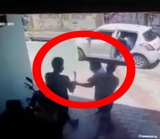 கத்திமுனையில் தமிழக அமைச்சரின் உதவியாளரை காரில் கடத்திச் சென்ற மர்ம கும்பல்: வெளியான பரபரப்பு சிசிடிவி காட்சி!!!