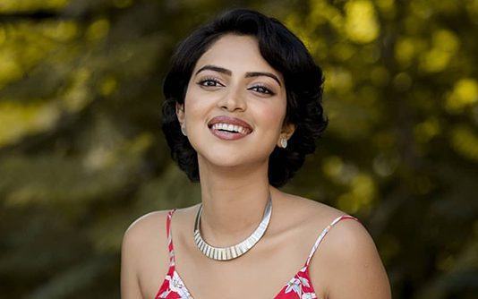 அமலாபால் வெளியிட்ட மோசமான புகைப்படம்… சரமாரியாக கேள்வி எழுப்பிய ரசிகர்கள்!!