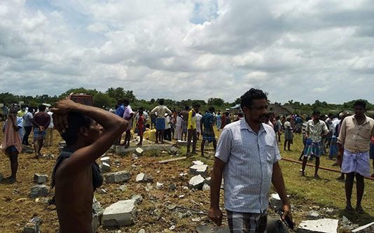 பட்டாசு தொழிற்சாலையில் வெடி விபத்து.. உரிமையாளர் உட்பட பலர் உடல் சிதறி பலி!!