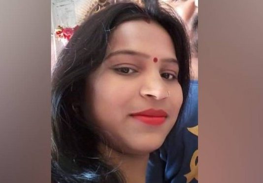வீடு முழுவதும் இரத்தம்! மனைவியை கணவன் கொடூரமாக கொன்றதை உறுதி செய்த பொலிஸ்… திடீரென உயிரோடு வந்த மனைவி!!