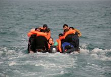 லிபியாவின் கடலில் இன்று ஒரே நாளில் கவிழ்ந்த இரு படகுகள்: 94 அகதிகளுக்கு நேர்ந்த சோ கம்!