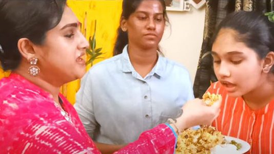 மீண்டும் அதிரடியாக களத்தில் குதித்த வனிதா! மகளுக்கு ஊட்டி ரசித்த காட்சி…. பெரும் மகிழ்ச்சியில் ரசிகர்கள்!!