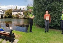 இளம்பெண் கண்ட வழக்கத்துக்கு மாறான காட்சி : சமயோகித முடிவால் த ப் பி ய உ யிர்!!