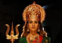 BJP, சத்குரு என எல்லோரையும் கலாய்த்து எடுத்த மூக்குத்தி அம்மன் பட டிரெய்லர் !