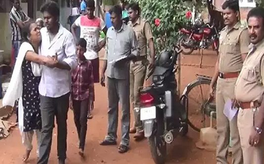 பெற்ற பிள்ளையை வளர்க்க முடியல: பொலிசில் சரணடையும் முன் தந்தை செய்த கொடுஞ்செயல்!!