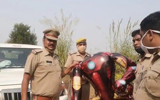 உத்தரபிரதேசத்தில் தரையிறங்கிய மர்மமான பறக்கும் பொருள்: செய்வதறியாமல் பயந்து நடுங்கிய மக்கள்!!