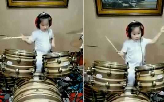 டிரம்ஸ் வாசித்து சாகசம் செய்த 5 வயது குட்டி தேவதை என்னா வேகம்..!!