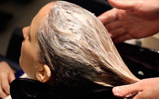 ஷாம்புக்கு பதிலா இந்த ஒரு பொருள தேய்ச்சாலே முடி தாறுமாறா வளருமாம்! இவ்ளோ நாள் இது தெரியாம போச்சே!!