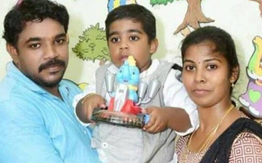 நள்ளிரவில் தூங்கி கொண்டிருந்த கணவன் தலையில் இருந்து கொட்டிய இரத்தம்!!