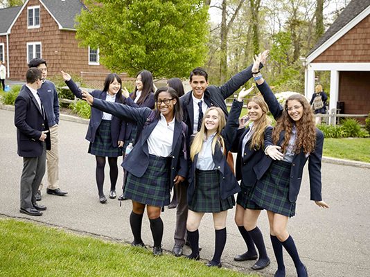 குட்டைப்பாவாடையும் தொப்புள் தெரியும் உடையும் அணியும் மாணவிகளுக்கு வித்தியாசமான த ண் டனை! எங்கு தெரியுமா?