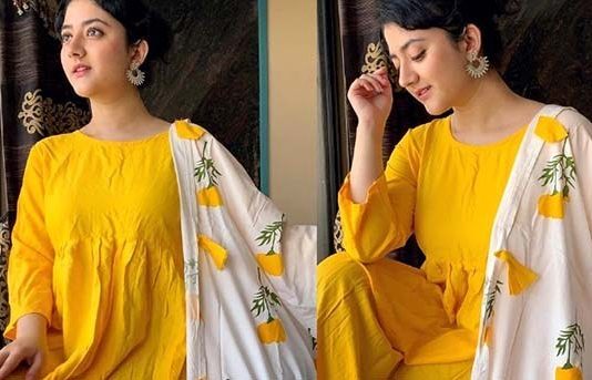 “உடல் எடை கூடி 35 வயது ஆண்ட்டி போல ஆகிட்டீங்க” – சில்லுனு ஒரு காதல் நடிகையின் லேட்டஸ்ட் ஸ்டில்கள் !!