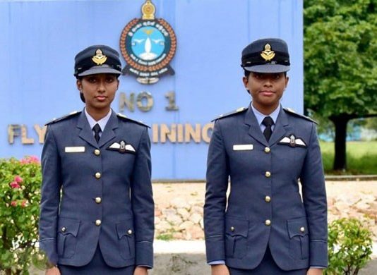 விமானப்படையில் முதல் தடவையாக இணைத்துக்கொள்ளப்பட்ட பெண் விமானிகள் : ஜனாதிபதி வாழ்த்து!!