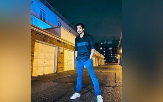 கனடாவில் செல்போன் பேசிக்கொண்டிருந்த இந்திய மாணவனுக்கு ந டந்த வி பரீதம்!!