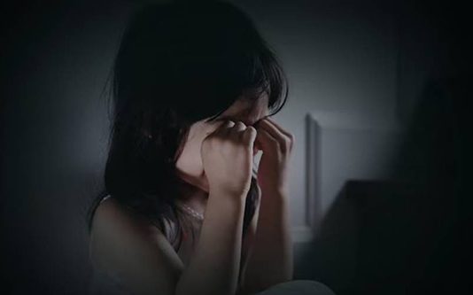 சிறுமிகளை விளையாட வீட்டிற்கு அழைத்துச் சென்ற 9-ஆம் வகுப்பு மாணவர்களின் அதிர்ச்சி செயல்! கைது செய்த பொலிசார்!!