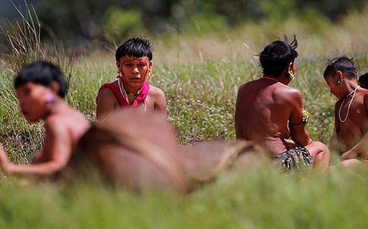 அமேசான் ஆதிவாசிகளையும் விட்டு வைக்காத கொரோனா… அவர்களுக்கு கொரோனாவைப் பரப்பியது யார்?