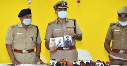 காட்டிக்கொடுத்த மீசை! காதலி வீட்டின் பின்புறத்தில் தோண்ட தோண்ட காத்திருந்த அதிர்ச்சி!!