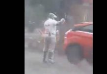 கொட்டும் மழையிலும் பொலிஸ் அதிகாரியின் செயல்: லைக்ஸ்களை குவிக்கும் வீடியோ காட்சிகள்!!