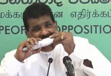 பச்சையாக மீனை சாப்பிட்டதால் வைரலான இலங்கை அமைச்சர்!!