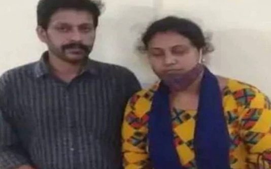 டிப்டாப்பாக நகை கடையில் நுழைந்த கேரள தம்பதி; சி க்கியது எப்படி? வி சாரணையில் அ தி ர்ச்சி!!