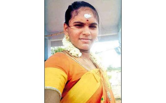 அ டி க் க டி செ ல் போ னில் பே சி க் கொ ண் டி ருந் த் தா ல் த ங் கை யை வெ ட்டி யே கொ ன் ற அ ண் ணா!