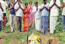 வி ப த்தில் உ யி ரி ழந்த மலைப்பாம்புக்கு கிராம மக்கள் செ ய் த நெகிழ்ச்சிகர ச ம் பவம்!
