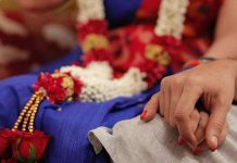முகப்புத்தக காதல் திருமணம்; கணவரின் வாட்ஸ்அப் பார்த்த ம னைவிக்கு காத்திருந்த அ திர்ச்சி!!