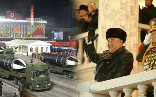 உலகின் மிக சக்தி வாய்ந்த ஆ யு தம்? வடகொரியா இராணுவ அணிவகுப்பில்… சிரித்தபடி ரசித்த கிம் ஜாங் உன்!