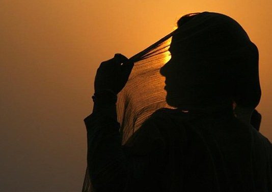 பேராசிரியர் சொன்ன வார்.த்தையால் ம.னமு.டைந்த மா ணவி எடுத்த வி பரீதம்!!